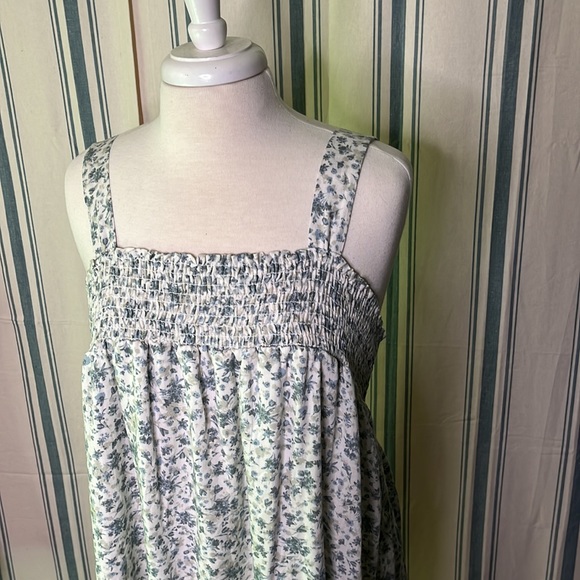 GILLI dress white blue ditzy fabric tank dress smocking wrinkle resistant - Picture 6 of 11